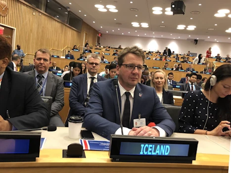 Guðlaugur Þór Þórðarson utanríkisráðherra var viðstaddur kosninguna er Ísland var kjörið í mannréttindaráð Sameinuðu þjóðanna 13. júlí 2018.