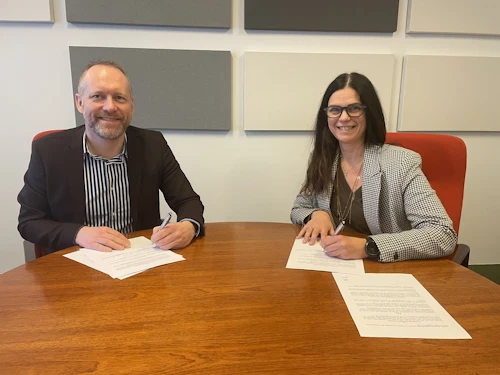 Guðmundur Ingi Guðbrandsson, félags- og vinnumarkaðsráðherra, og Hanna Sigríður Gunnsteinsdóttir, forstjóri Vinnueftirlitsins.