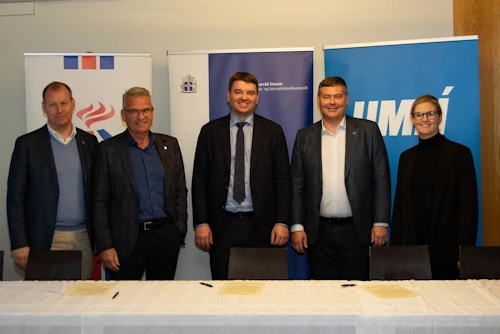 Andri Stefánsson framkvæmdastjóri ÍSÍ, Lárus L. Blöndal forseti ÍSÍ, Ásmundur Einar Daðason, mennta- og barnamálaráðherra, Jóhann Steinar Ingimundarson, formaður UMFÍ og Auður Inga Þorsteinsdóttir, framkvæmdastjóri UMFÍ við undirritun viljayfirlýsingar