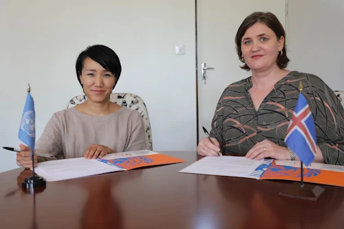 Won Young Hong forstöðukona UNFPA í Malaví og Lilja Dóra Kolbeinsdóttir, forstöðukonu sendiráðsins í Lilongwe við undirritun samningsins
