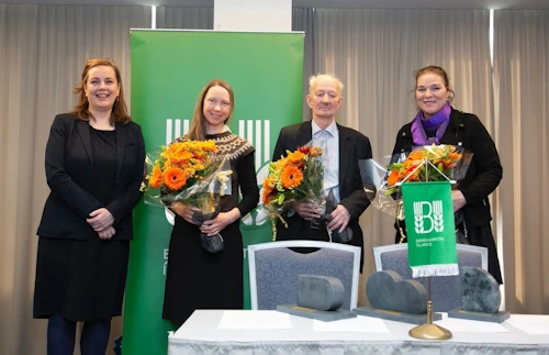 Svandís Svavarsdóttir matvælaráðherra ásamt verðlaunahöfum Landbúnaðarverðlaunanna 2022. F.v. Karólína Elísabetardóttir bóndi í Hvammshlíð í Skagabyggð, Kristján Oddsson frá Biobúi og Elínborg Aðils sem tók við verðlaununum fyrir hönd dóttur sinnar Borghildar Aðils og manns hennar Ragnars Inga Bjarnasonar. 