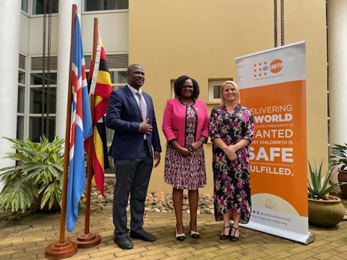 Fulltrúi heilbrigðisráðuneytis Úganda, Gift Malunga, yfirmaður UNFPA, og Hildigunnur Engilbertsdóttir, forstöðumaður sendiráðs Íslands í Kampala.
