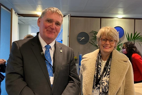 Unnur Orradóttir Ramette, sendiherra Íslands í París, og Íslendingurinn Omar Frits Eriksson, sem gegnir stöðu aðstoðarframkvæmdastjóra IALA.