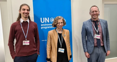 Finnur Ricart Andrason, ungmennafulltrúi Íslands, Inger Andersen, framkvæmdastjóra Umhverfisstofnunar Sameinuðu þjóðanna (UNEP) og  Guðmundur Ingi Guðbrandsson, umhverfis- og auðlindaráðherra.