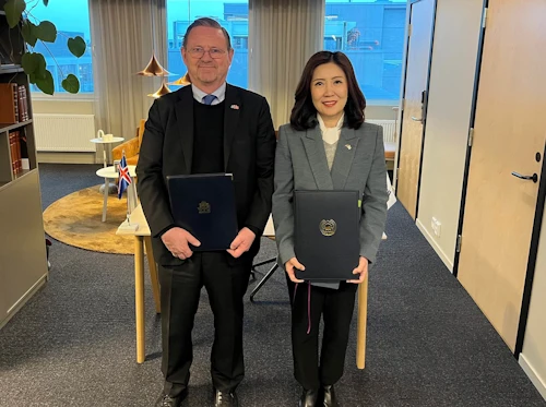 Högni S. Kristjánsson sendiherra Íslands í Noregi ásamt Minjeong Seo sendiherra Kóreu í Noregi.