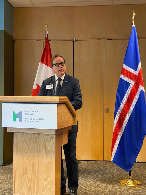 Hlynur Guðjónsson, sendiherra Íslands í Ottawa, flutti ávarp á ráðstefnunni.