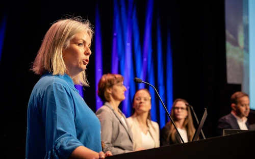 Elva Rakel Jónsdóttir, sviðsstjóri hjá Umhverfisstofnun, stýrði pallborði með þátttöku nokkurra stjórnenda í byggingariðnaðinum.