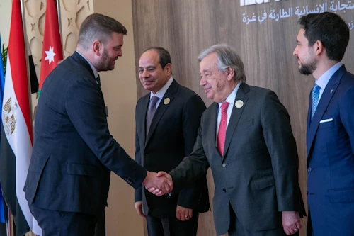 Ásmundur Einar Daðason, Minister of Education and Children's Affairs, greets António Guterres, Secretary-General of the United Nations.