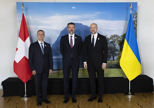 Martin Eyjólfsson ráðuneytisstjóri utanríkisráðuneytisins með Ignazio Cassis, forseta Sviss, og Denys Shmyhal, forsætisráðherra Úkraínu.