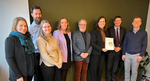 F.v. Hrönn Egilsdóttir frá Hafrannsóknastofnun, Ole Martin Sandberg og Ragnhildur Guðmundsdóttir  frá Náttúruminjasafni Íslands, Bryndís Marteinsdóttir frá Landgræðslunni, Skúli Skúlason frá Háskólanum á Hólum og Náttúruminjasafni Íslands, Svandís Svavarsdóttir matvælaráðherra, Benedikt  Árnason ráðuneytisstjóri og Björn Helgi Barkarson skrifstofustjóri sjálfbærni.