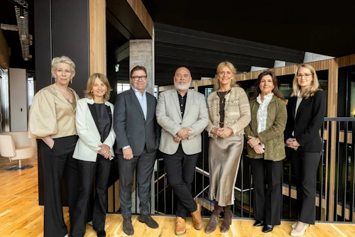 Frá vinstri: Brynhildur Georgsdóttir, forstöðumaður þróunar og reksturs hjá Íslandsstofu, Sigríður Ragnarsdóttir, framkvæmdastjóri Icelandic Trademark Holding, Pétur Þ. Óskarsson, framkvæmdastjóri Íslandsstofu, Logi Einarsson, menningar-, nýsköpunar og háskólaráðherra, Þorgerður Katrín Gunnarsdóttir, utanríkisráðherra, Borghildur Erlingsdóttir, forstjóri Hugverkastofunnar og Anna Hrefna Ingimundardóttir, aðstoðarframkvæmdastjóri Samtaka Atvinnulífsins. Mynd: Sigurjón Ragnar