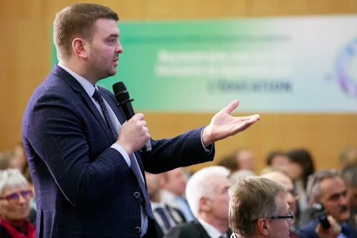 Ásmundur Einar Daðason, mennta- og barnamálaráðherra, ávarpar fund menntamálaráðherra OECD-ríkja