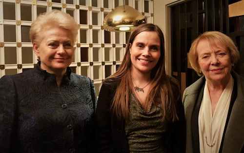 Katrín Jakobsdóttir, forsætisráðherra ásamt Vigdísi Finnbogadóttur, fyrrum forseta Íslands og Daliu Grybauskaitė, fyrrum forseta Litháen