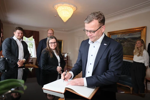 Petteri Orpo, forsætisráðherra Finnlands, og Katrín Jakobsdóttir forsætisráðherra fyrir fund þeirra í Ráðherrabústaðnum í dag.