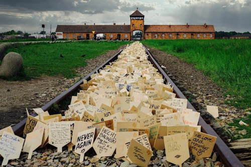 Frá Auschwitz.
