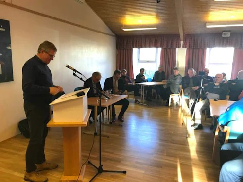Samgöngu- og sveitarstjórnarráðherra á opnum fundi á Reyðarfirði í dag um samgöngumál.