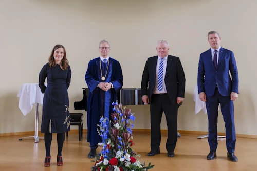 Katrín Jakobsdóttir forsætisráðherra, Jón Atli Benediktsson rektor Háskóla Íslands, Bjarni Benediktsson fjármála- og efnahagsráðherra og Sigurður Ingi Jóhannsson, samgöngu- og sveitarstjórnarráðherra og starfandi mennta- og menningarmálaráðherra 