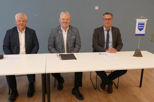 Haraldur Benediktsson, Sigurður Ingi Jóhannsson og Willum Þór Þórsson við undirritunina.
