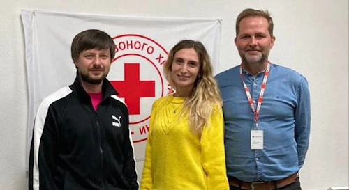 Atli Viðar t.h. ásamt Maksym Dotsenko, framkvæmdastjóri Rauða krossins í Úkraínu og aðstoðarframkvæmdastjóri Illya Kletskovskyy. Ljósmynd: Rauði krossinn.