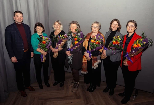 Ásmundur Einar Daðason, mennta- og barnamálaráðherra, ásamt styrkþegum: Jóhanna Thelma Einarsdóttir, Sigríður Ólafsdóttir, Freyja Hreinsdóttir, Anna Kristín Sigurðardóttir, Fríða Bjarney Jónsdóttir (f.h. Hermínu Gunnþórsdóttur) og Kolbrún Þorbjörg Pálsdóttir