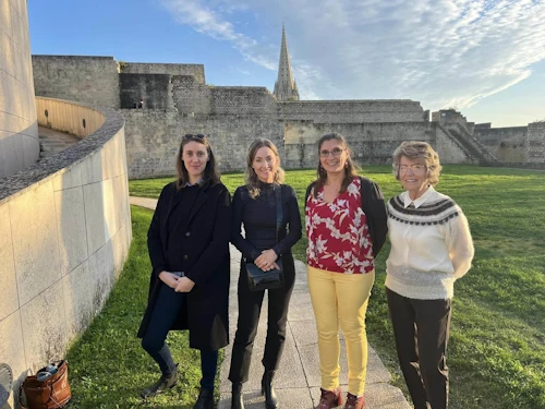 Paloma Desoille, attachée culturelle, Eva Björg Ægisdóttir, écrivaine, Alexandra Le Breton, consul honoraire d'Islande à Caen et Steinunn Le Breton, ancienne consul honoraire d'Islande 