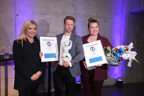 Áslaug ARna Sigurbjörnsdóttir, ráðherra nýsköpunarmála, og fulltrúar Carbfix við afhendingu Nýsköpunarverðlauna Íslands 2024.
