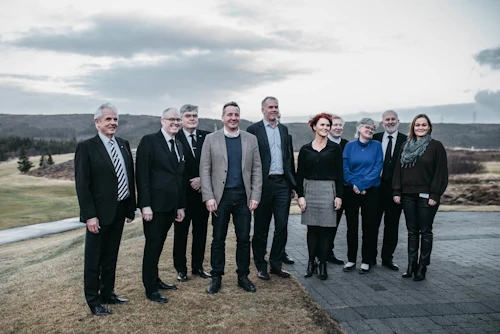 Guðlaugur Þór Þórðarson, umhverfis-, orku- og loftslagsráðherra ásamt fulltrúum Oddfellow, Garðabæjar og Golfklúbbsins Odds.