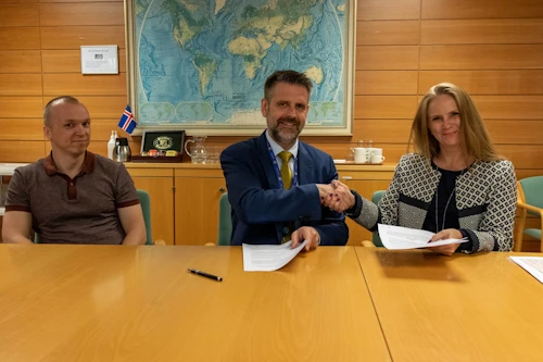Ægir Þór Steinarsson and Sigurbjörg Jónsdóttir of Retina Risk with Permanent Secretary of State Martin Eyjólfsson