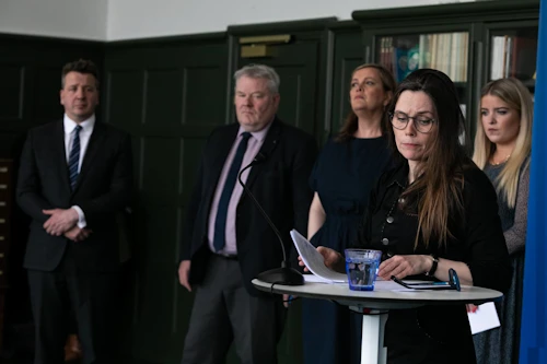 PM Katrin Jakobsdottir front. In the back from the left: Foreign Minister Gudlaugur Thor Thordarson, Minister of Transport and Local Government, Sigurdur Ingi Johannsson, Minister of Health, Svandis Svavarsdottir and Minister of Justice, Aslaug Arna Sigurbjornsdottir