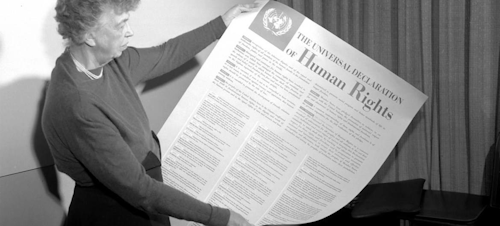 Elinor Roosevelt fyrir 70 árum með mannréttindayfirlýsingu Sameinuðu þjóðanna.