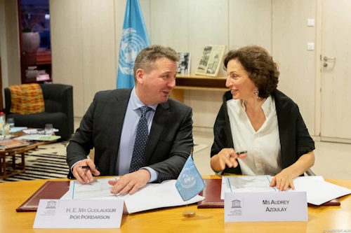 Guðlaugur Þór Þórðarson, utanríkis- og þróunarsamvinnuráðherra, og Audrey Azoulay, aðalframkvæmdastjóri UNESCO. Myndin er tekin árið 2019 við undirritun samkomulags um Þekkingarmiðstöð þróunarsamvinnu undir merkjum UNESCO. 
