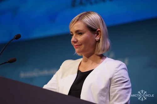 Lilja í ræðustól á Hringborði Norðurslóða