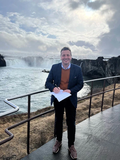 Guðlaugur Þór Þórðarson, umhverfis-, orku- og loftslagsráðherra staðfestir stjórnunar- og verndaráætlun náttúruvættisins Goðafoss.