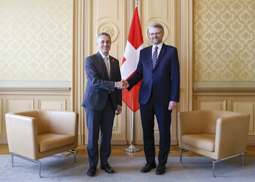 Ignazio Cassis, forseti Sviss og Einar Gunnarsson, sendiherra Íslands gagnvart Sviss.