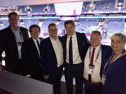 Antti Zitting, formaður finnska körfuknattleikssambandsins, Kristján Þór, Juha Sipilä forsætisráðherra Finnlands, Bjarni Benediktsson, Hannes Jónsson og Guðbjörg Norðfjörð.