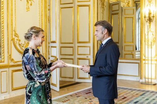 María Mjöll Jónsdóttir, sendiherra Íslands í París og Emmanuel Macron, forseti Frakklands