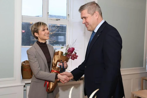 Kristrún Frostadóttir forsætisráðherra og Bjarni Benediktsson fráfarandi forsætisráðherra