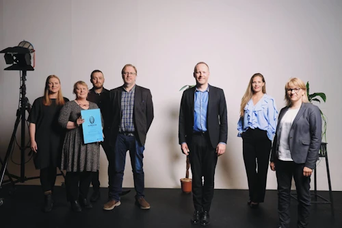 Bláskelin 2020 afhent. F.v. Guðbjörg Lára Sigurðardóttir, Þóra Þórisdóttir, Kolbeinn Lárus Sigurðsson, og Sigurður Magnússon frá Matarbúðinni Nándinni, Guðmundur Ingi Guðbrandsson, umhverfis- og auðlindaráðherra, Sigríður Mogensen, Samtökum Iðnaðarins og Sigrún Ágústsdóttir, forstjóri Umhverfisstofnunnar.