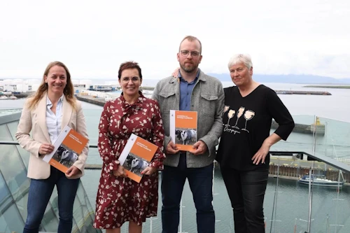 F.v. Hrönn Ólína Jörundsdóttir forstjóri Matvæalstofnunar, Bjarkey Olsen Gunnarsdóttir matvælaráðherra, Trausti Hjálmarsson formaður bændasamtakanna og Sigurborg Daðadóttir yfirdýralæknir.