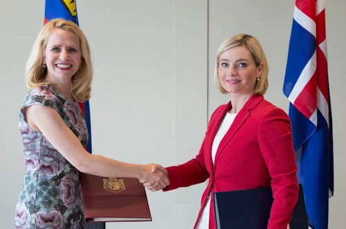 Aurelia Frick og Lilja Alfreðsdóttir að lokinni undirritun