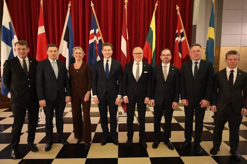 Þorgerður Katrín Gunnarsdóttir utanríkisráðherra ásamt varnarmálaráðherrum Norðurlandanna og Eystrasaltsríkjanna.