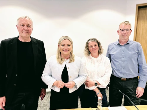 Jónatan Garðarsson formaður stjórnar listamannalauna, menningar- og viðskiptaráðherra, Margrét Tryggvadóttir ritari BÍL og Óskar Eggert Óskarsson sérfræðingur hjá Rannís.