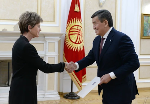 Berglind Ásgeirsdóttir sendiherra og Sooronbay Jeenbekov, forseti Kirgistans