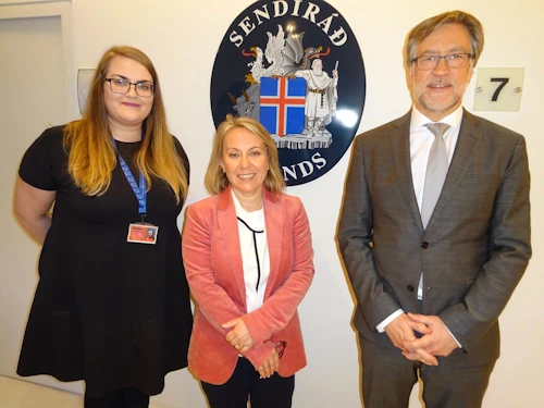 Með ráðherra á myndinni eru Lilja Borg Viðarsdóttir fulltrúi ráðuneytisins í Brussel og Gunnar Pálsson, sendiherra.