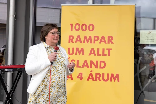 Lovísa Jónsdóttir, varaformaður bæjarráðs Mosfellsbæjar, ávarpar gesti.