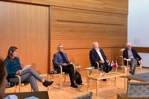 Þátttakendur í pallborðsumræðum um vestnorrænt samstarf. Silja Dögg Gunnarsdóttir, forseti Norðurlandaráðs, Guðjón S. Brjánsson, formaður Vestnorræna ráðsins, Sigurður Ingi Jóhannsson, samstarfsráðherra Norðurlanda, og Bogi Ágústsson, fréttamaður, sem stýrði umræðum.