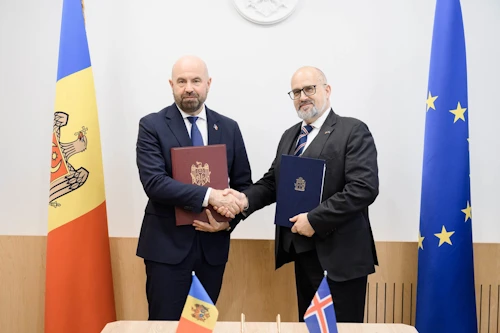 Friðrik Jónsson, sendiherra Íslands gagnvart Moldóvu með aðsetur í Varsjá, undirritaði samninginn í dag fyrir Íslands hönd.