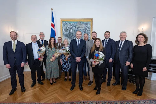  Sigurður Hannesson, Arnar Óskarsson, Engilbert Valgarðsson, Kolbrún Hrund Sigurgeirsdóttir, Valgarð Már Jakobsson, Guðbjörg Aðalbergsdóttir, Guðni Th. Jóhannesson, Gunnar E. Sigurbjörnsson, Arnar Helgi Magnússon, Fiona Elizabeth Oliver, Ásmundur Einar Daðason, Sigurður Ingi Jóhannsson og Gerður Kristný Guðjónsdóttir. Ljósmynd: Embætti forseta Íslands/Mummu L