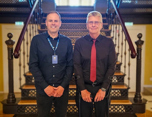 Guðmundur Ingi Kristinsson, mennta- og barnamálaráðherra, og Einar Gunnarsson, skólastjóri Barnaskólans í Vestmannaeyjum