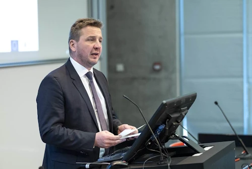 Guðlaugur Þór Þórðarson ávarpar fund um EES-samninginn í Háskólanum í Reykjavík